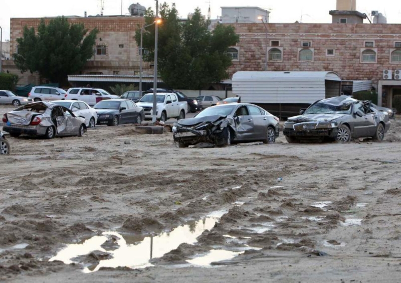 الكويت تُقر تعويضات للمتضررين من الأمطار