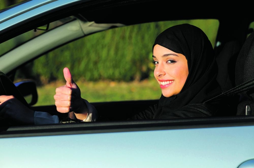 «رهبة» قيادة السيارات تطارد بعض النساء