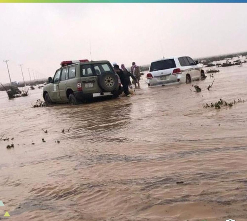 مدني الرياض يباشر 47 بلاغاً نتيجة الأمطار