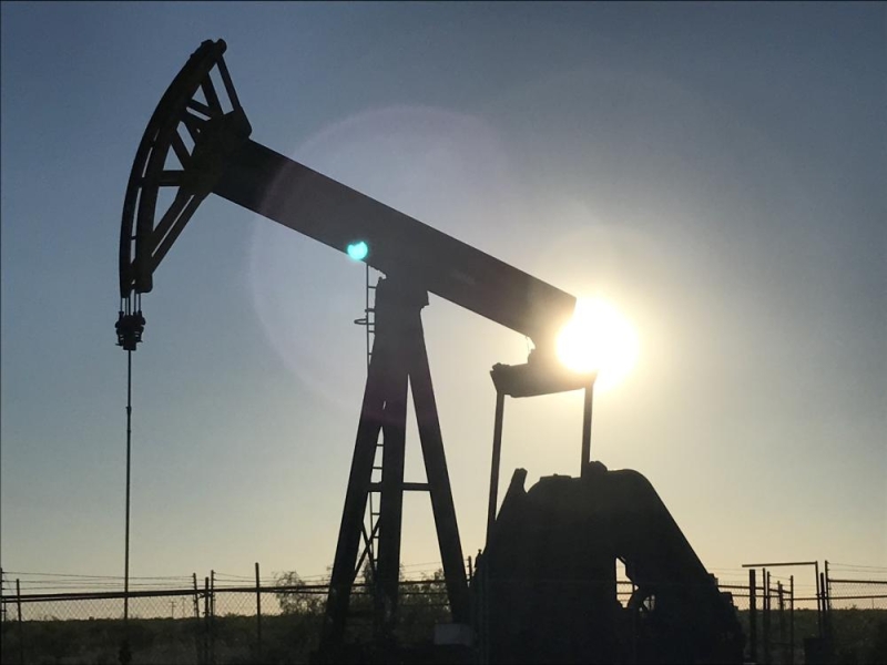 اسعار النفط تنخفض مع ارتفاع مخزون خام أمريكا