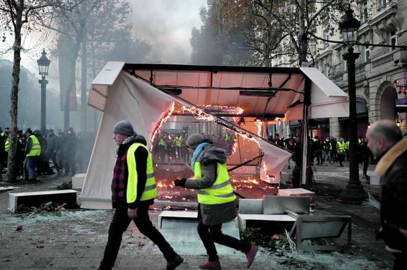 «السترات الصفراء» تدعو للتظاهر مجددا في باريس