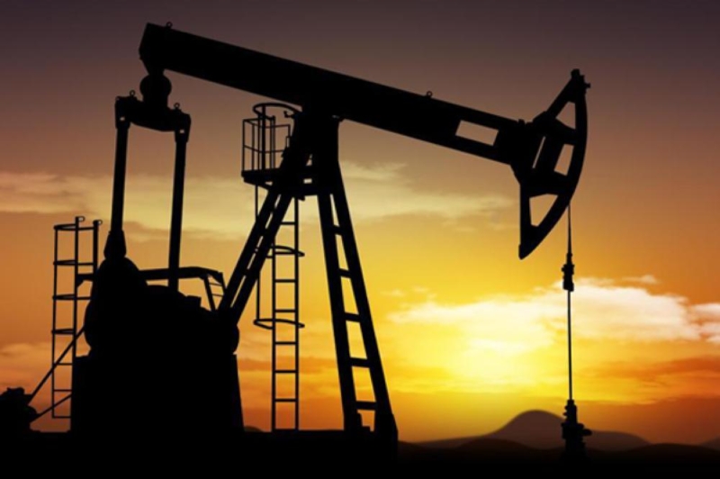 أسعار النفط تتراجع بشكل حاد في تعاملات الأسبوع
