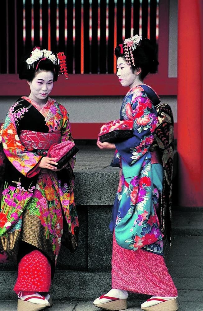 «الكيمونو» الياباني.. التقاليد تجاري صيحات الموضة
Japanese «Kimono».. Traditions keep up with High Fashion