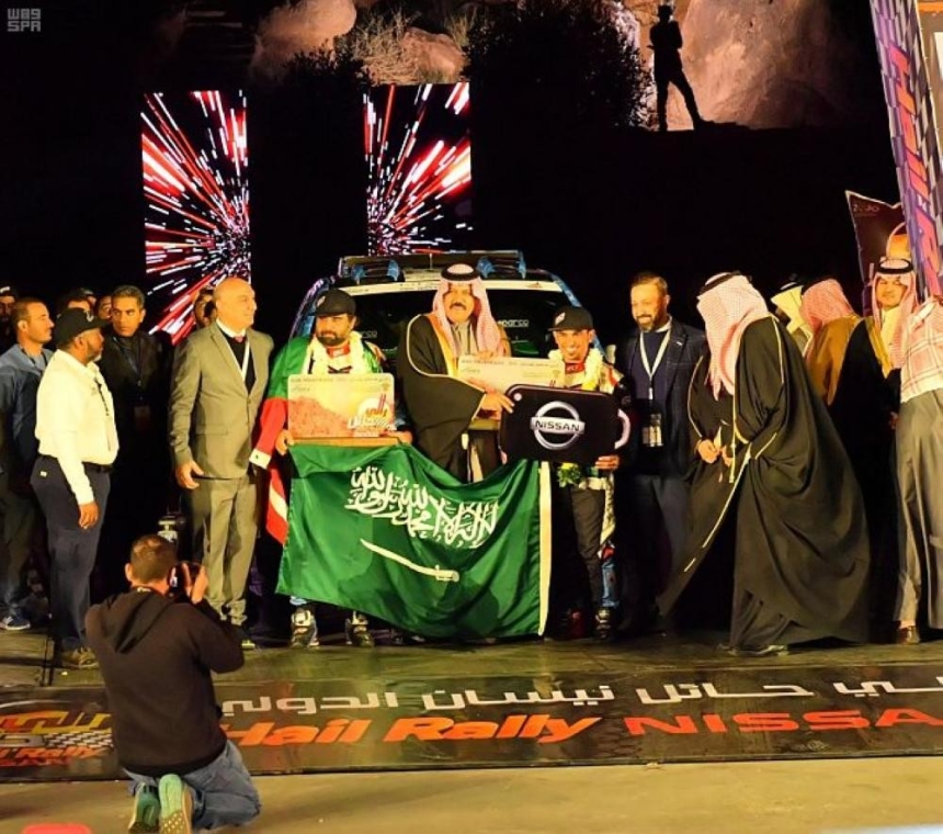 الأمير عبدالعزيز بن سعد يتوج أبطال «رالي حائل»