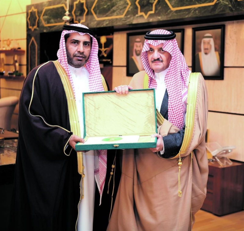 الأمير سعود بن نايف يستقبل مدير فرع البيئة والمياه والزراعة بالشرقية