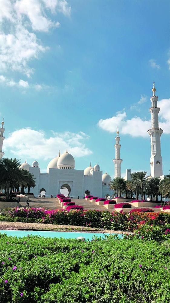 خامس أكبر مسجد في العالم يخطف أنظار الآسيويين