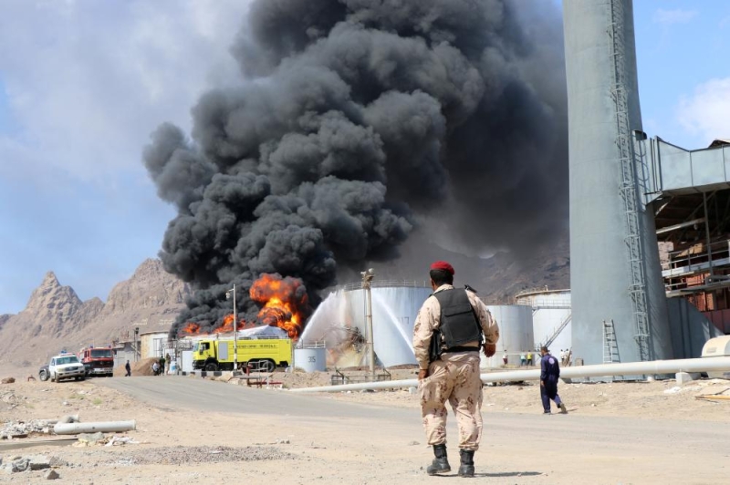 لجنة للتحقيق في حريق خزان الوقود بمصافي عدن