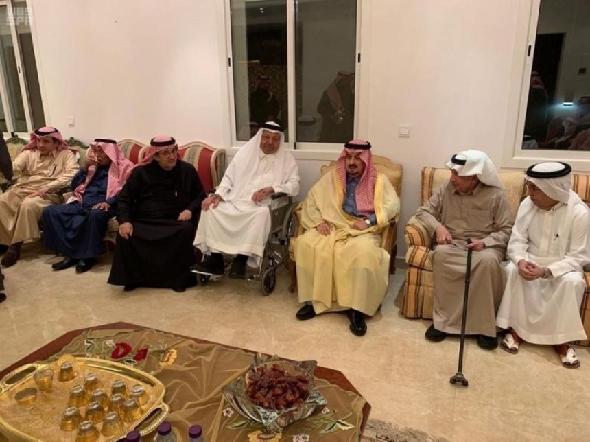 أمير الرياض يعزي أسرة «الحجيلان»