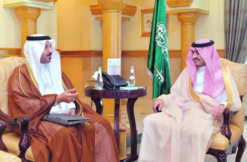 نائب أمير مكة يناقش الخدمات الطبية مع مدير الصحة