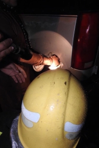 إنقاذ سائق علقت يده في خزان الوقود