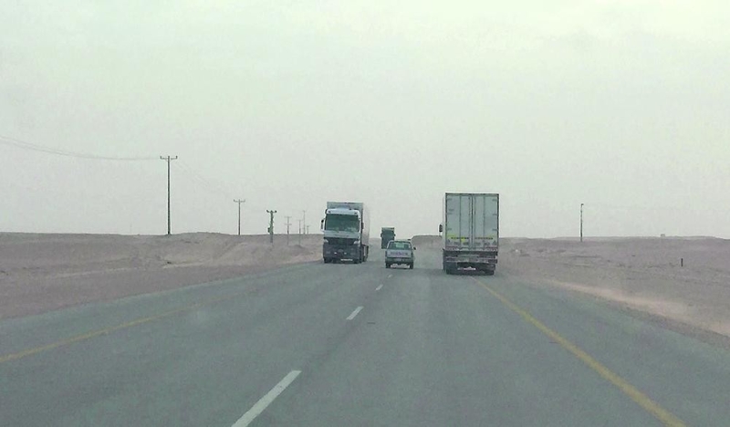 الشاحنات خطر يلاحق مرتادي طريق قرية العليا - الرفيعة