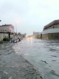 أمطار النعيرية تغلق الطرق والحافلات تعلق بالمياه