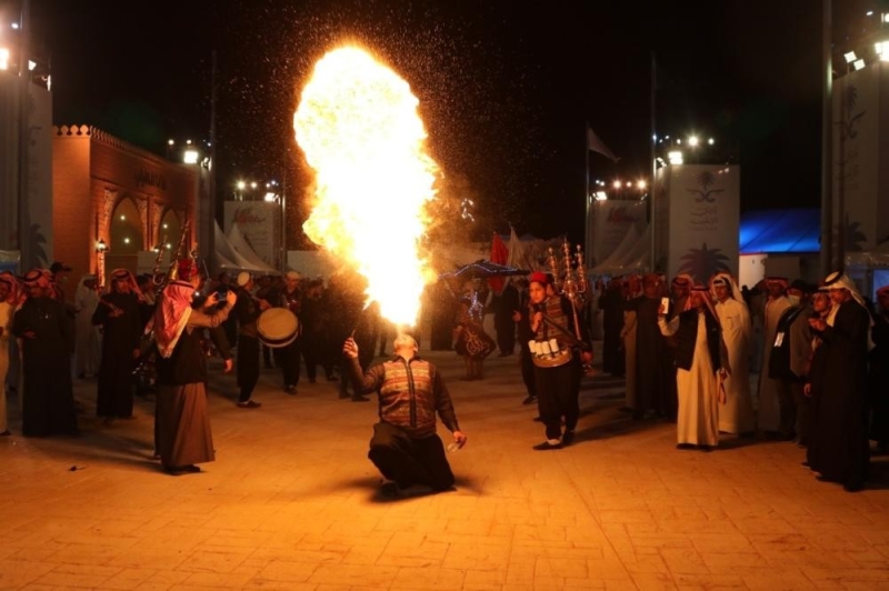 ثقافات في قرية الفعاليات.. تحول مهرجان الملك عبدالعزيز كرنفالاً عالميًّا