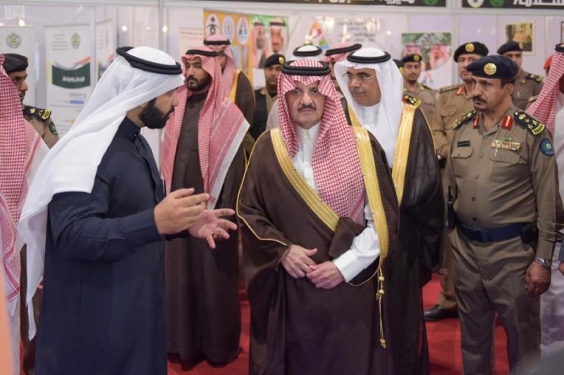 أمير الشرقية يزور جناح جامعة الأمير محمد بن فهد في معرض الدفاع المدني