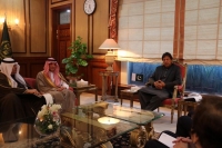 «الجبير» يلتقي رئيس الوزراء ووزير خارجية باكستان