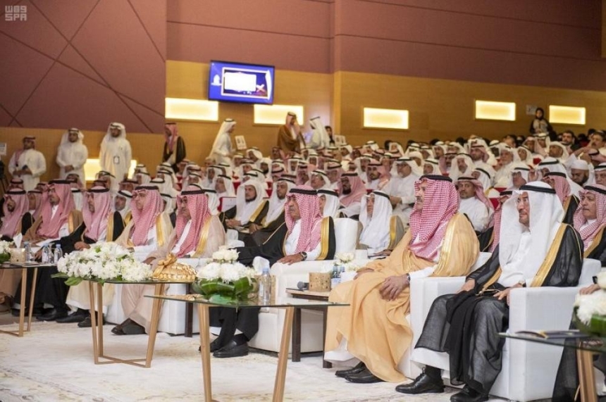 الأمير مقرن بن عبدالعزيز يرعى حفل تخريج الدفعة الأولى بجامعة الأمير مقرن