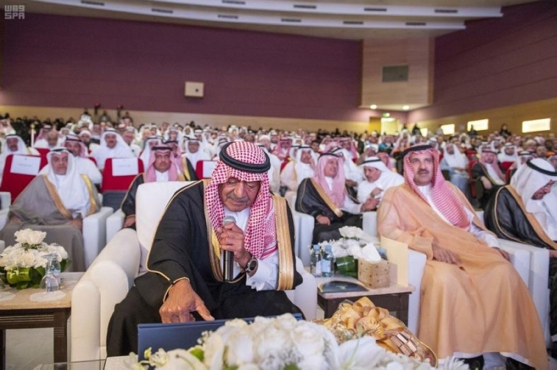 الأمير مقرن بن عبدالعزيز يرعى حفل تخريج الدفعة الأولى بجامعة الأمير مقرن