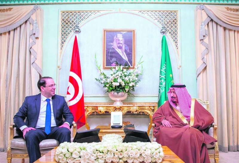 خادم الحرمين يبحث التعاون مع رئيس الوزراء التونسي
