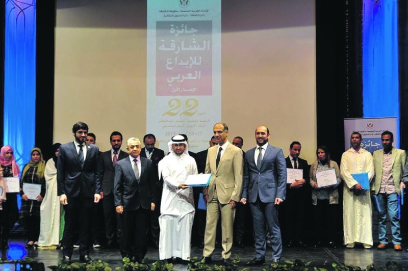 باحث سعودي يحصد جائزة الشارقة للإبداع في «النقد»