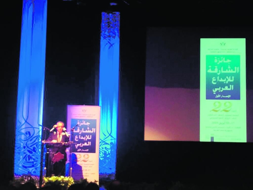 باحث سعودي يحصد جائزة الشارقة للإبداع في «النقد»