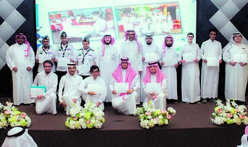 تكريم المشاركين في الأنشطة الطلابية بجامعة الملك سعود