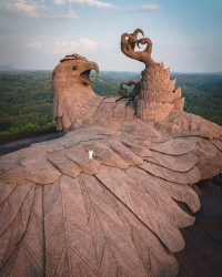 شاهد أكبر تمثال لطائر في العالم