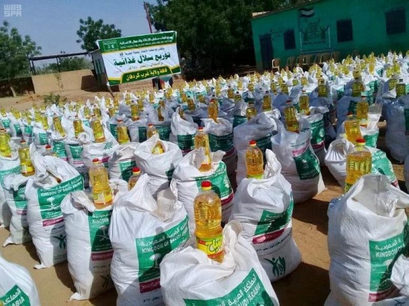 مركز الملك سلمان يوزع 1,450 سلة غذائية في السودان
