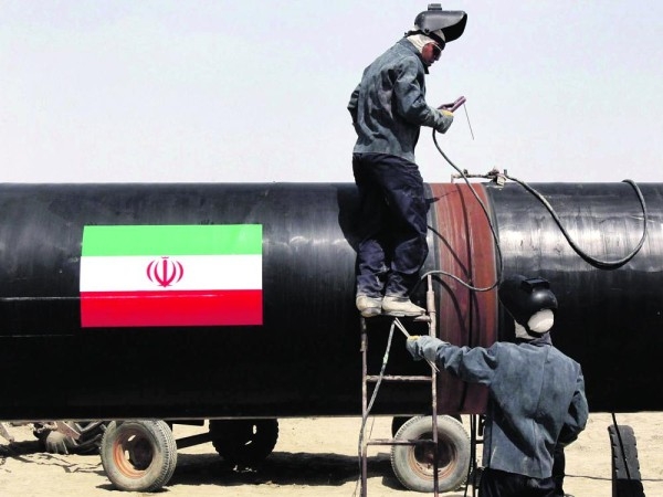 طهران تلتف على عقوبات النفط بـ«السوق الرمادية»
