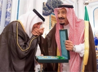 خالد الفيصل يرفع الشكر لخادم الحرمين الشريفين نظير منحه وشاح الملك عبدالعزيز