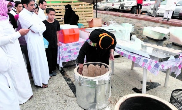 أسواق جازان الشعبية تشهد حركة تجارية في أول أيام رمضان