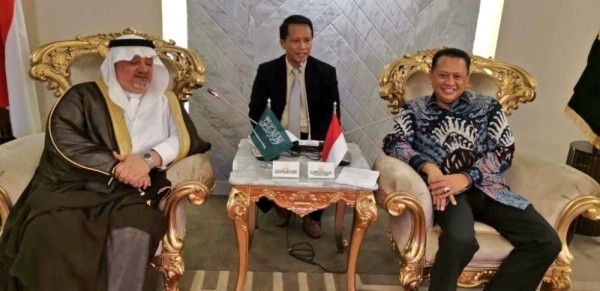 رئيس البرلمان الإندونيسي يستقبل سفير المملكة ويبحثا التعاون الثنائي