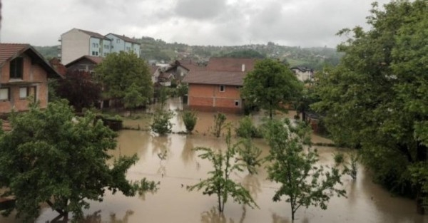 فيضانات في البوسنة .. والانهيارات الأرضية تغلق الطرق