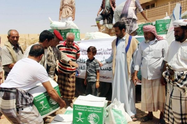 الحكومة اليمنية: سرقة الحوثي للمساعدات الإنسانية يطيل أمد الحرب