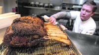 مطعم أمريكي يقدم طبق لحم بـ 1200 دولار