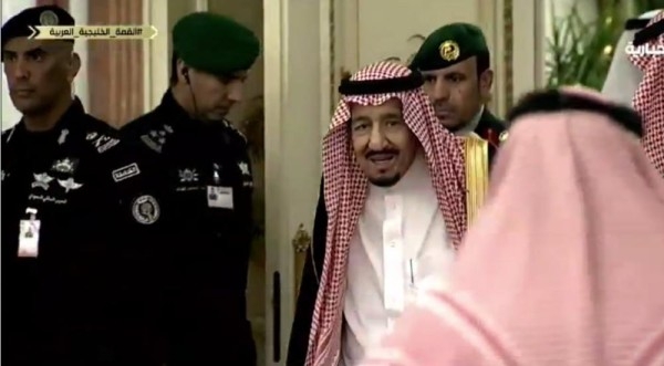 الملك يستقبل قادة الدول الخليجية والعربية في قصر الصفا