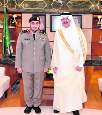 الأمير سعود بن نايف يقلد مدير سجون الشرقية رتبته الجديدة