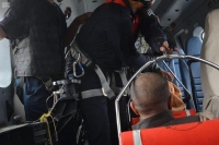 بالصور .. طيران الأمن ينقذ رجلا سقط في وادي الحيط بالطائف