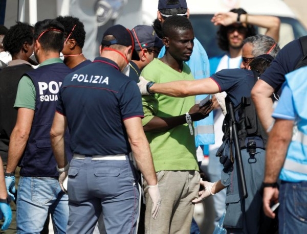 غرامة على منظمات إنقاذ المهاجرين بإيطاليا