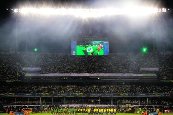 جماهير البرازيل غير سعيدة بالبداية