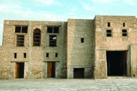 مبنى الخان الأثري فندق المسافرين القادمين لميناء العقير