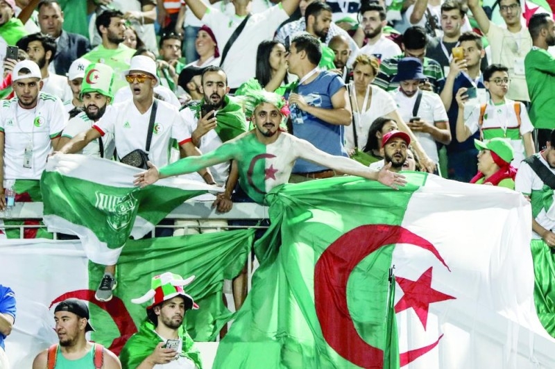 الجزائر تحشد مشجعيها قبل مواجهة ساحل العاج