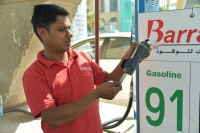 «اليوم» ترصد اللحظات الأولى لتطبيق «الدفع الإلكتروني» بمحطات الوقود