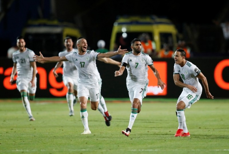 هدف قاتل يصعد بالجزائر إلى نهائي كأس افريقيا بعد 29 عاما