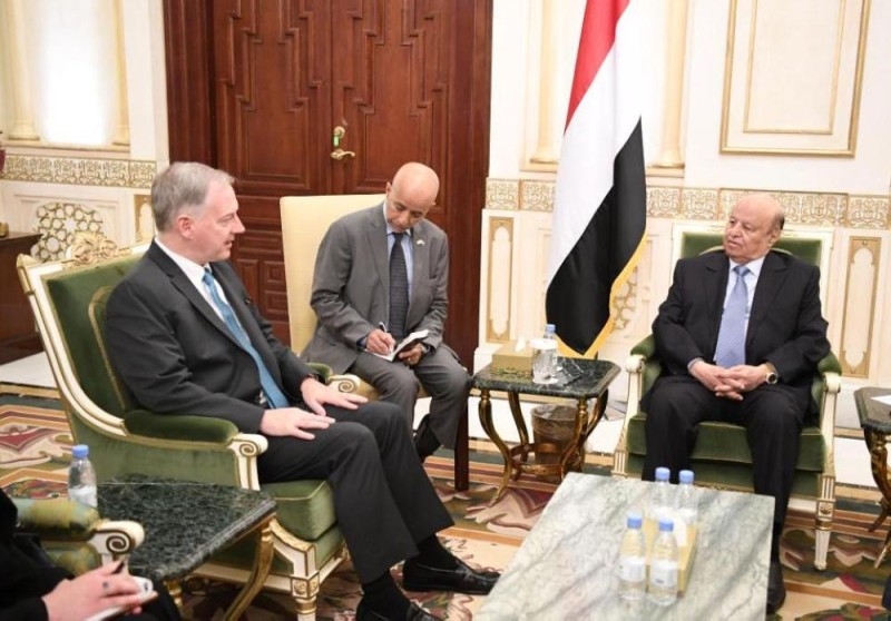 الرئيس اليمني : ننسق مع أمريكا لمواجهة الأطماع الإيرانية