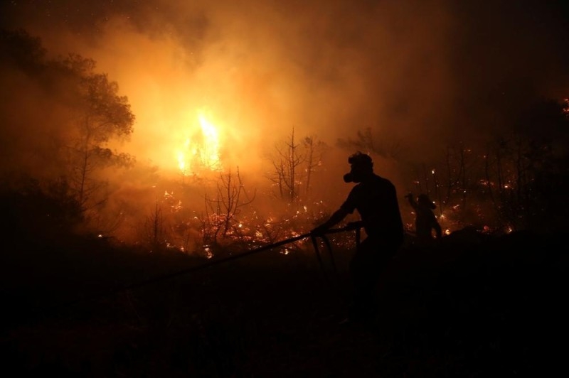 طوارئ في اليونان وقبرص لمكافحة حرائق الغابات