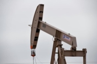 النفط ينخفض دون 58 دولارًا بفعل مخاوف الركود