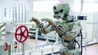 الروبوت «فيدور» يحمل الغذاء والدواء للفضاء