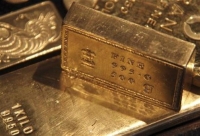 الذهب يسجل مكاسب لرابع شهر على التوالي