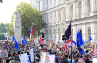 آلاف البريطانيين يحتجون على تعليق البرلمان