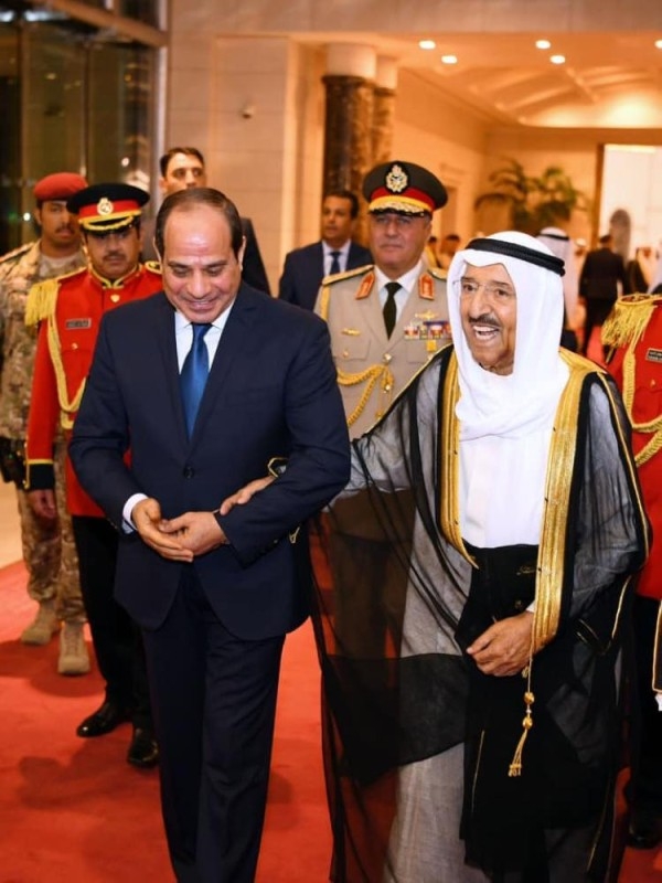 أمير الكويت والرئيس المصري يبحثان العلاقات الثنائية